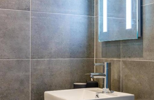 Brighton House | OYO Ruby Pub & Hotel