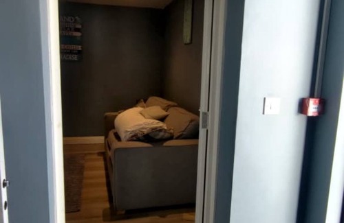Newquay Cabin | OYO Shore Surf Lodge
