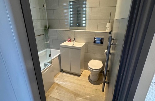 Newquay Cabin | OYO Shore Surf Lodge