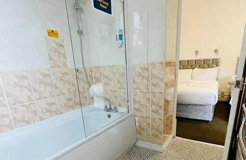 Oadby Hotel | OYO Star Hotel, South Leicester