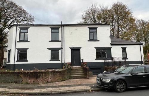 Manchester Hotel | OYO The Pleasant House