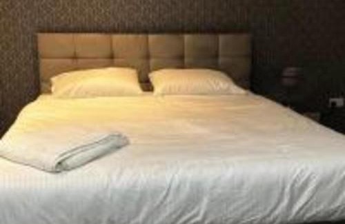 Manchester Hotel | OYO The Pleasant House