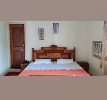 Kanpur Hotel | OYO The Villa Court View
