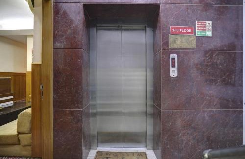 Green Park Hotel | OYO Townhouse Green park Residency 3