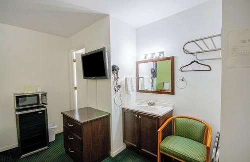 Macon Hotel | OYO Travelier Motel