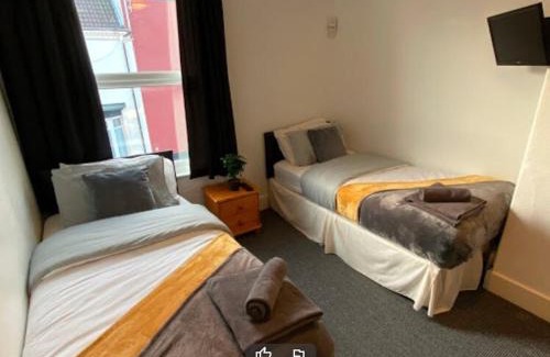 Redcar Hotel | OYO Tudor Lodge - Redcar Beach