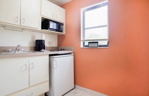 Caloosahatchee Hotel | OYO Waterfront Hotel - Cape Coral/Fort Myers, FL