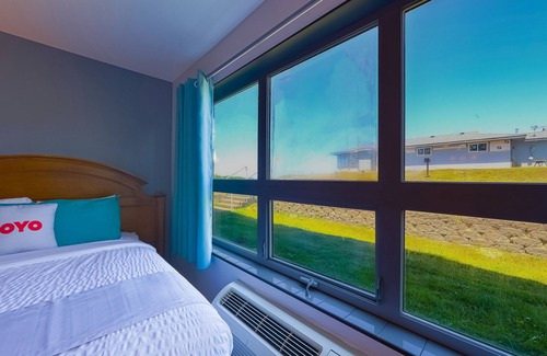 Newport Hotel | OYO Waves Hotel Newport OR - NYE Beach