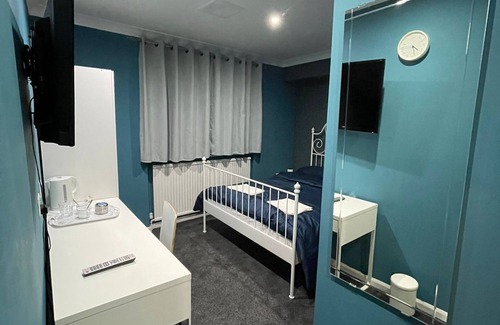 Chapeltown Hotel | OYO White Rose Complex