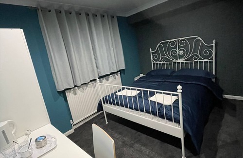 Chapeltown Hotel | OYO White Rose Complex