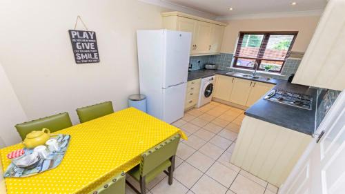 Braunton House | Oyster Cottage Braunton | Sleeps 6 | Dog Friendly