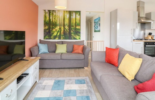 Newton Ferrers Cottage | OYSTER LODGE, pet friendly, with a garden in Newton Ferrers