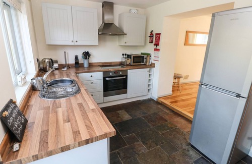 Llangwm Cottage | OYSTERBANK COTTAGE, family friendly in Llangwm, Pembrokeshire