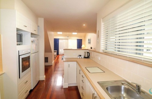 Cams Wharf Villa | Oystercatcher at Raffertys Resort- family villa