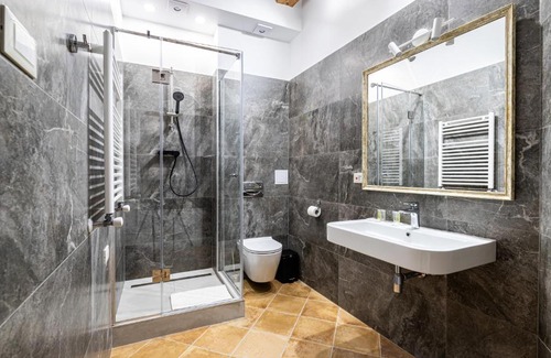 Lviv City Center Hotel | Oysters & Bubbles Gastro Hotel. Rynok square