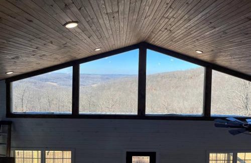 Compton House | Ozark Escape - Hot Tub Mountain Views and Near Buffalo River