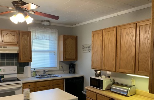 Glencoe Cottage | Ozark Foothills Country Cottage w/ 4 person Hot tub