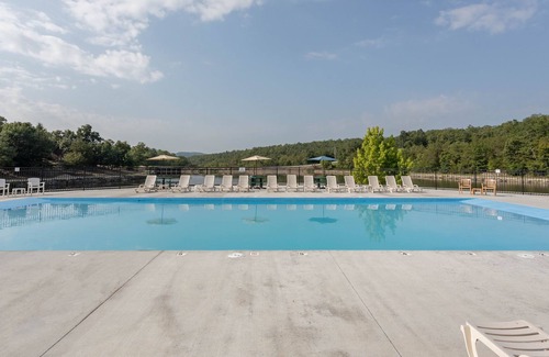 Branson West Villa | Ozark Villa - Charming 2 Level Vacation Villa in rustic Stonebridge Resort