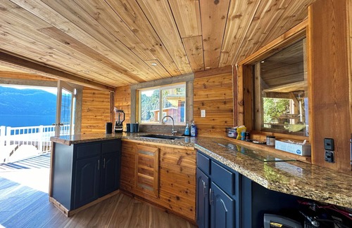 Echo Island Ski Chalet | Ozarks Studio Cabin: Spacious Lakeside Cabin Retreat