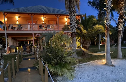 Crystal River House | Ozello Keys Waterfront Retreat on the Saint Martins River minutes to the Gulf.