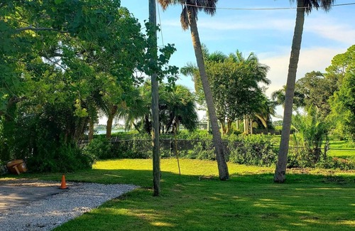 Ozona House | Ozona on the Gulf of Mexico. Bikes Provided. Honeymoon Island. Pinellas Trail.