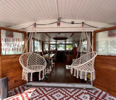 Asnieres-sur-Seine Boat Rental | Péniche Liberté