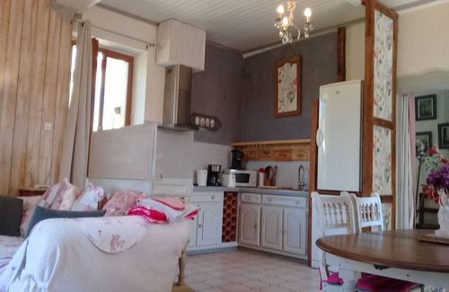 Bergerac House | Périgourdine renovated house garden your pets near restaurants castels lake