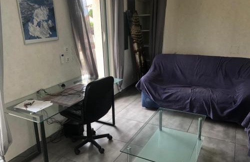 Perols Apartment | Pérols Centre, Studio unique au dessus de notre maison avec grande terrasse
