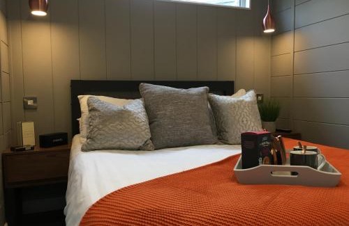Bethesda House | P23 - Studio Pod with Hot Tub