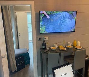 Bethesda House | P75 - Studio Pod with Hot Tub