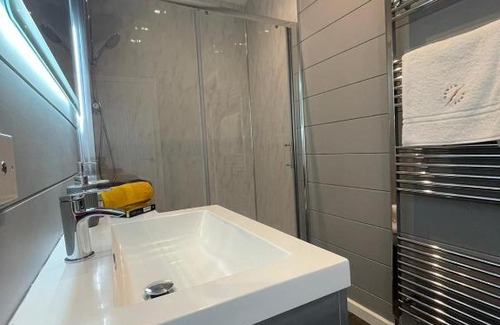Bethesda House | P78 - Studio Pod with Hot Tub