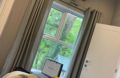 Bethesda House | P78 - Studio Pod with Hot Tub