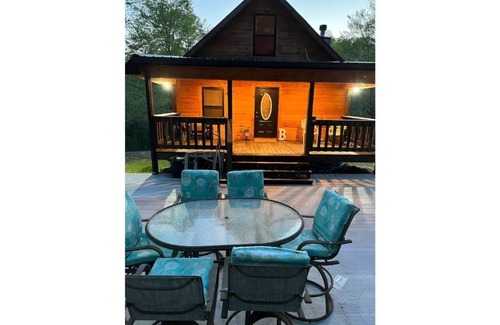 Jamestown Cabin | Pa's Cozy Cabin