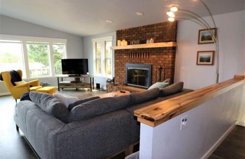 Port Angeles House | PA Sea View Deck House