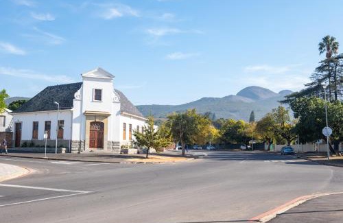 Paarl Apartment | Paarl Studio 138 - Ultra Modern Apartment with AC and onsite Parking