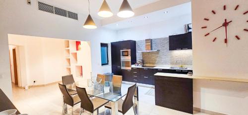 Paceville Apartment | Paceville Flat Two Bedroom Two Bathrooms St Julians with Terrace and Yard - Pe 2
