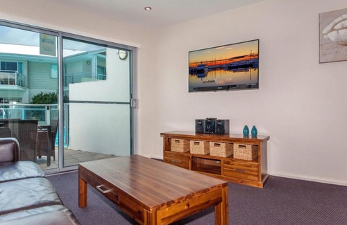 Salamander Bay Apartment | Pacific Blue Apartment 139, 265 Sandy Point Road