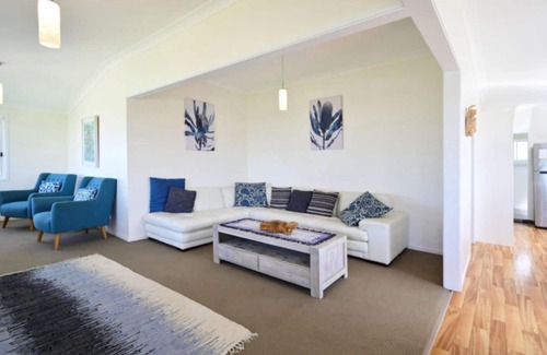 Old Bar House | Pacific Blue, TOP NOTCH
