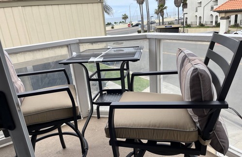 Huntington Beach Villa | Pacific Breeze ocean view , a few steps from Main Street, the sand and pier