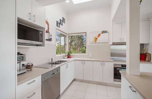 Merimbula Cabin | Pacific Heights - 3 Bedroom Executive Deluxe Apartment