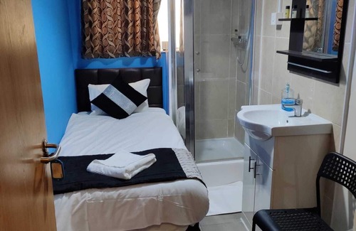 Southall Broadway Bed & Breakfast | Pacific Inn London Heathrow
