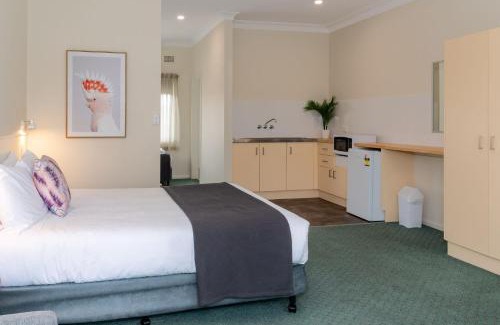 Forster Hotel | Pacific Motel 10
