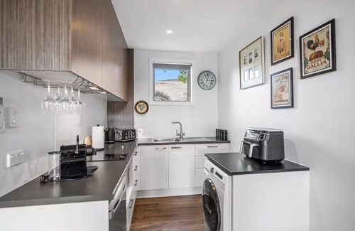 Whangaparaoa House | Pacific Ocean Breezes