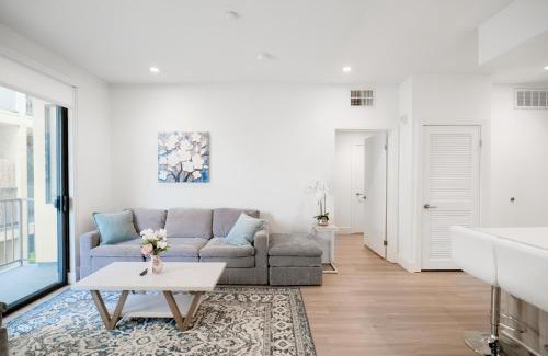 Downtown Apartment | Pacific Pearl 2 bed Apt with FREE PARKING in Santa Monica