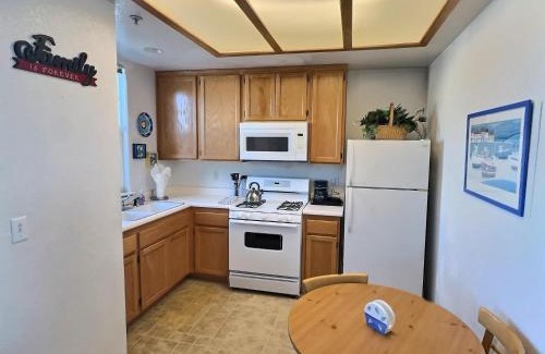 Oceano House | Pacific Plaza #109 - Seaside Setting - 1BdrmUp-K-QSofa