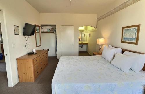 Oceano House | Pacific Plaza #109 - Seaside Setting - 1BdrmUp-K-QSofa