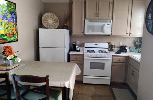 Oceano House | Pacific Plaza #407 - Tropical Treat - 1BdrmUp-2Q