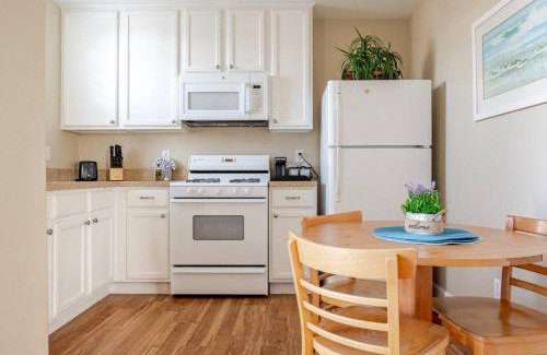 Oceano House | Pacific Plaza #509 - Lighthouse Lodge - 1BdrmUp-K-QSofa