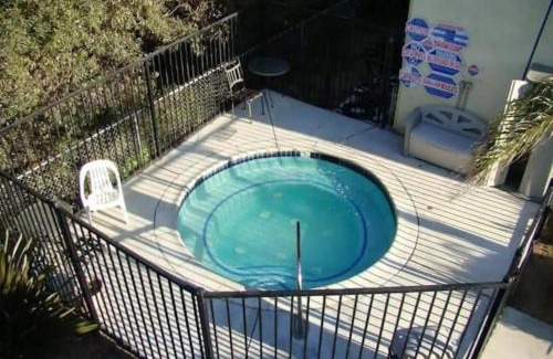 Oceano House | Pacific Plaza #605 - Seaside Flamingo Retreat - 1BdrmD-K-QSofa