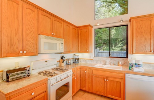 Sea Ranch House | Pacific Splendor Private Hot Tub w/Views!